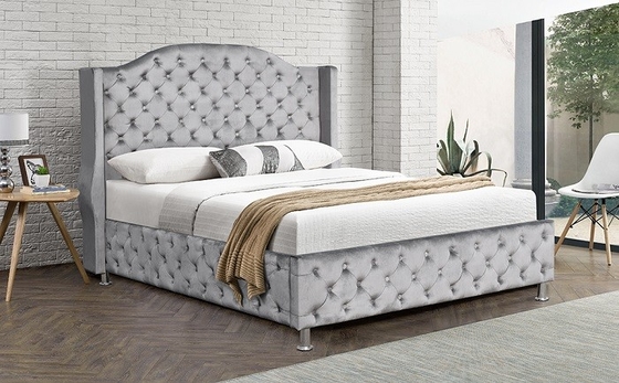 Le bouton argenté adapté aux besoins du client de Grey Upholstered Bed Velvet Fabric a orné la haute tête de lit