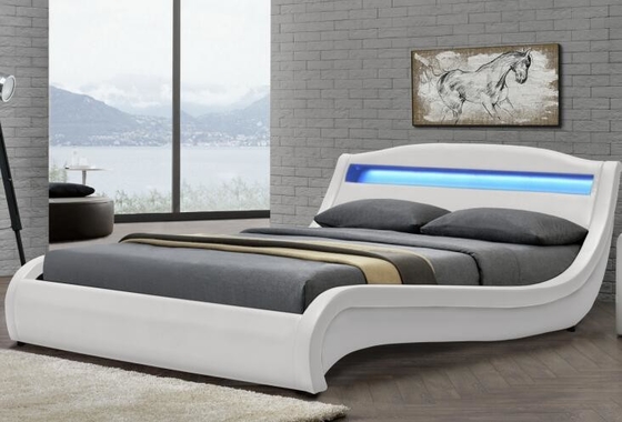 La double LED blanche a tapissé le cadre de lit avec le petit lit de Sleigh capitonné en cuir de lumières
