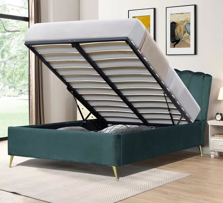 Lit de stockage en velours bleu avec quatre pieds d'or