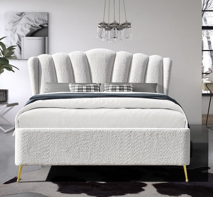 Lit de stockage en tissu en boucle blanche avec quatre pieds en métal