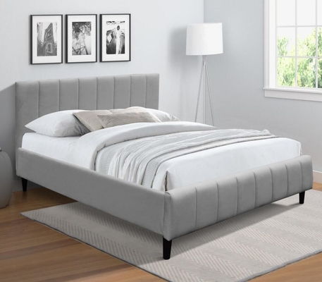 Cadre de lit en tissu gris double avec une base en bois à travées