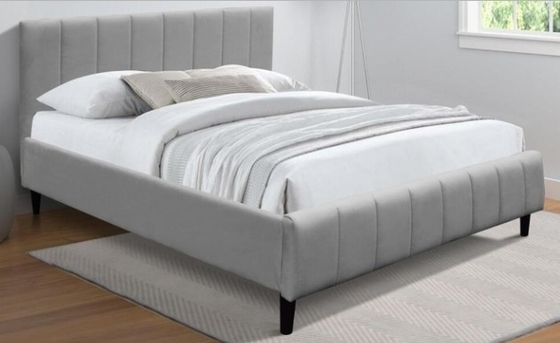 Cadre de lit tapissé gris avec matériau en tissu